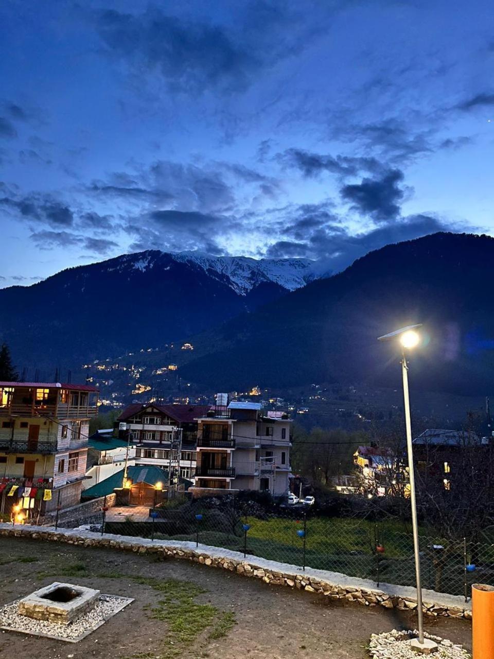 Готель The Rohtang Chalet Маналі Екстер'єр фото